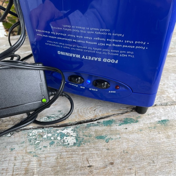 The sharper image blue Hot & cold snack box portable food storage - Picture 7 of 15